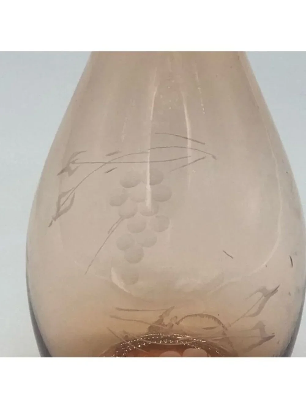 vintage liquid Decator glass vase amber grapes edged 11
